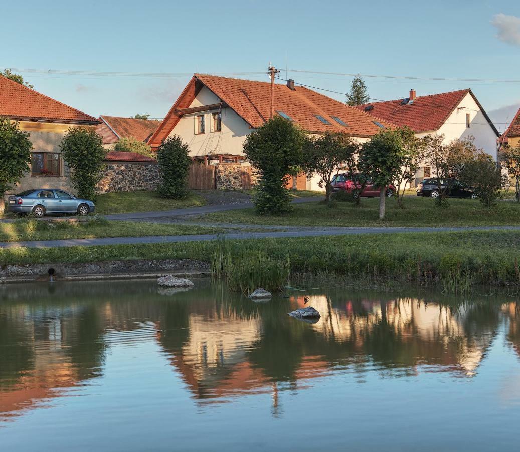 Zeleny Statek Daire Bzova Dış mekan fotoğraf